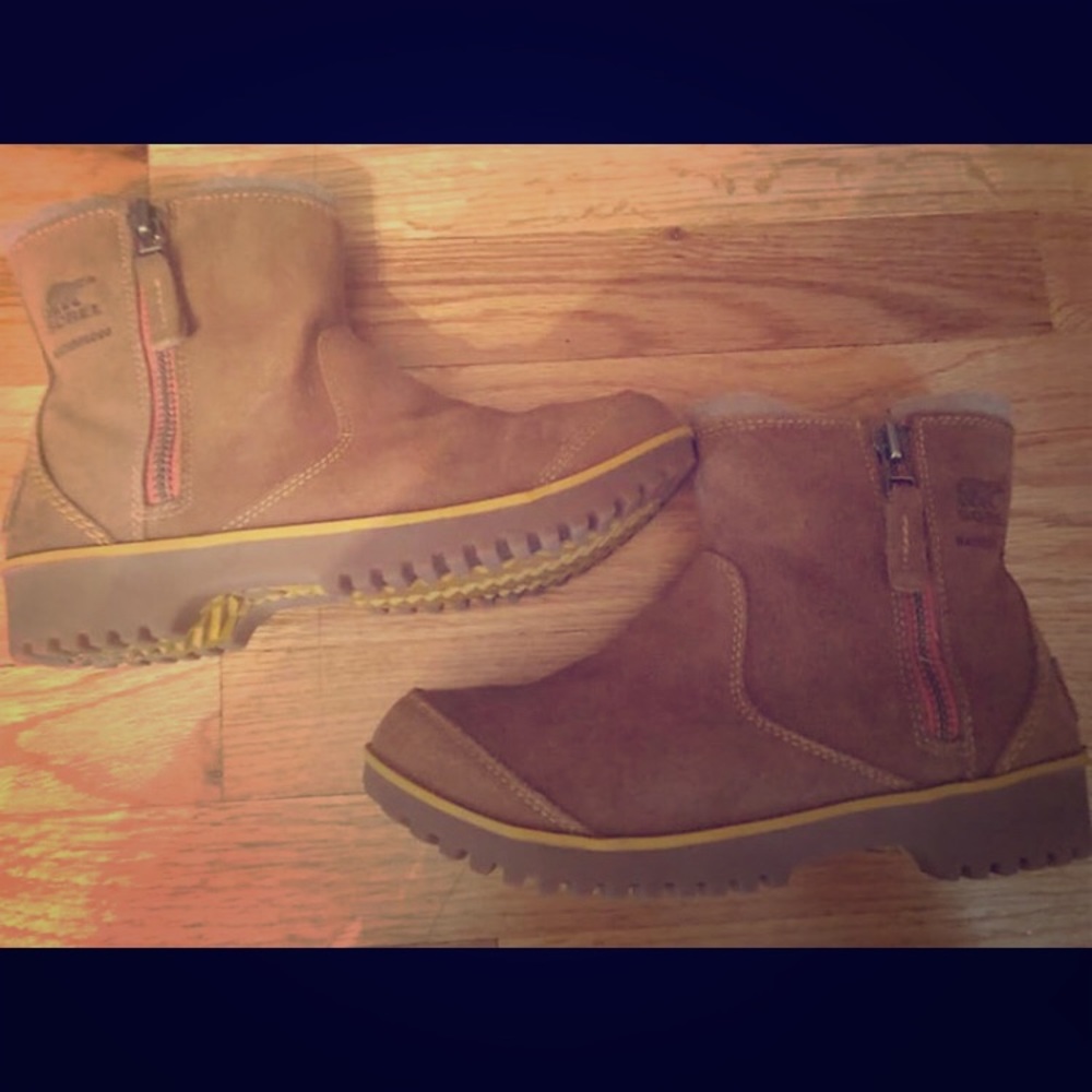 Women Sorel waterproof ankle boots 6.5